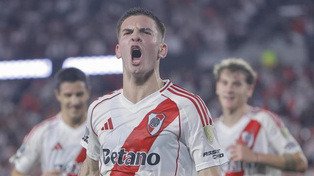 Franco Mastantuono celebra un gol con River Plate
