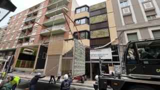 Montaje de un hotel modular en el centro de Zaragoza