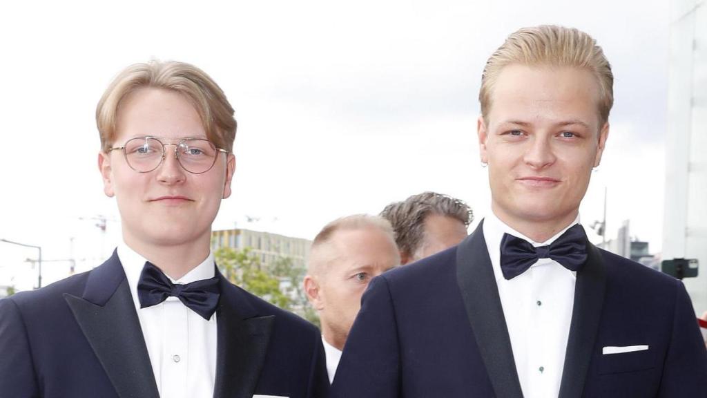Marius Borg junto a su hermano Sverre en el cumpleaños de Ingrid Alexandra. Año 2022.