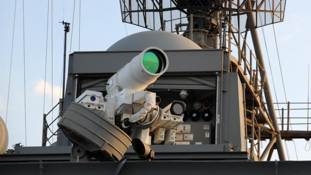 Arma láser a bordo de un buque