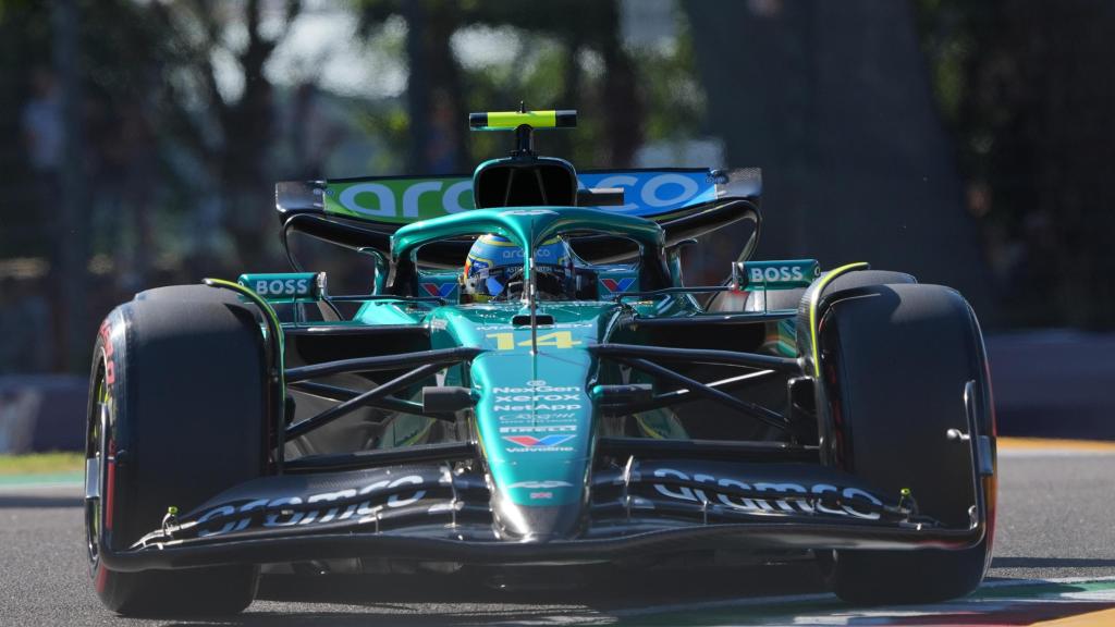 Fernando Alonso en los libres 2 del GP de Emilia-Romaña.