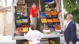 Visita del presidente de la Diputación de Segovia a Navares de Enmedio