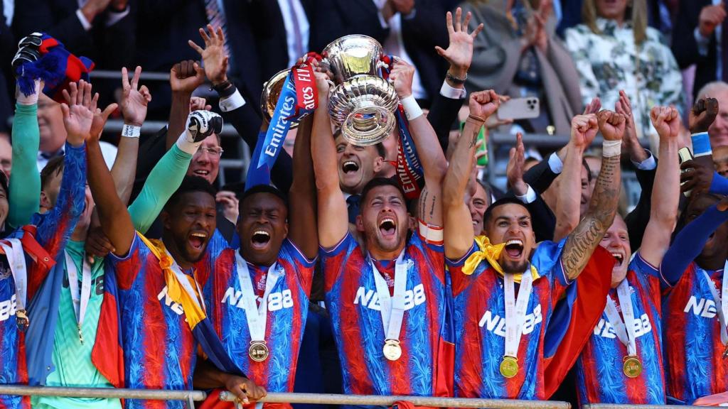 El Crystal Palace levanta el título de la FA Cup.
