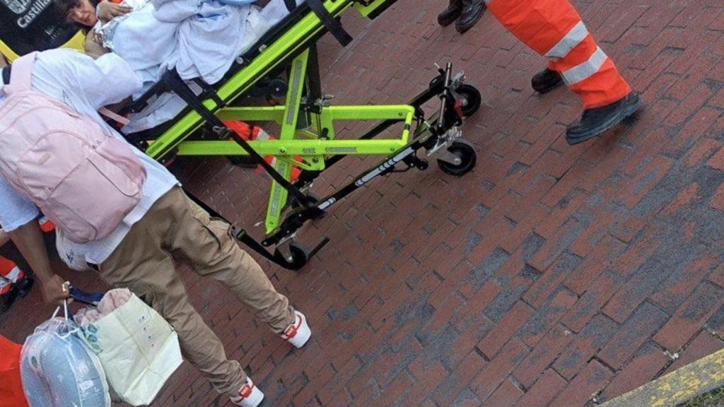 Momento del parto en plena calle a la salida de Vallasur