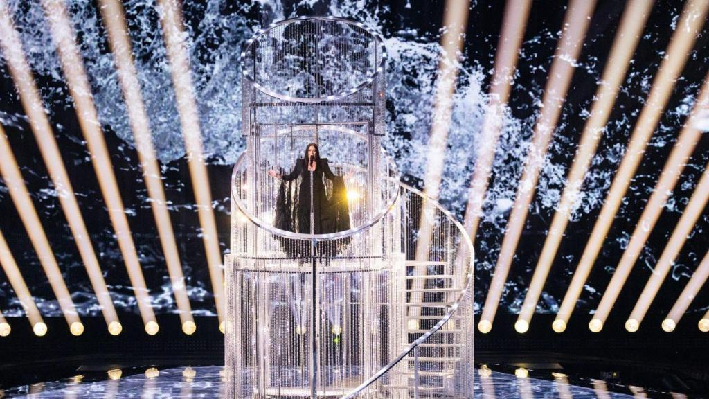 Yuval Raphael durante su actuación en la segunda semifinal del 69 Festival de Eurovisión en el St. Jakobshalle.