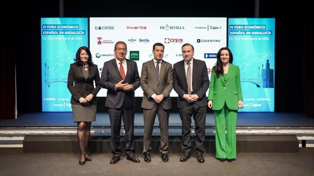 El presidente de la Junta, Juanma Moreno, en la clausura del IV foro económico andaluz de El Español.
