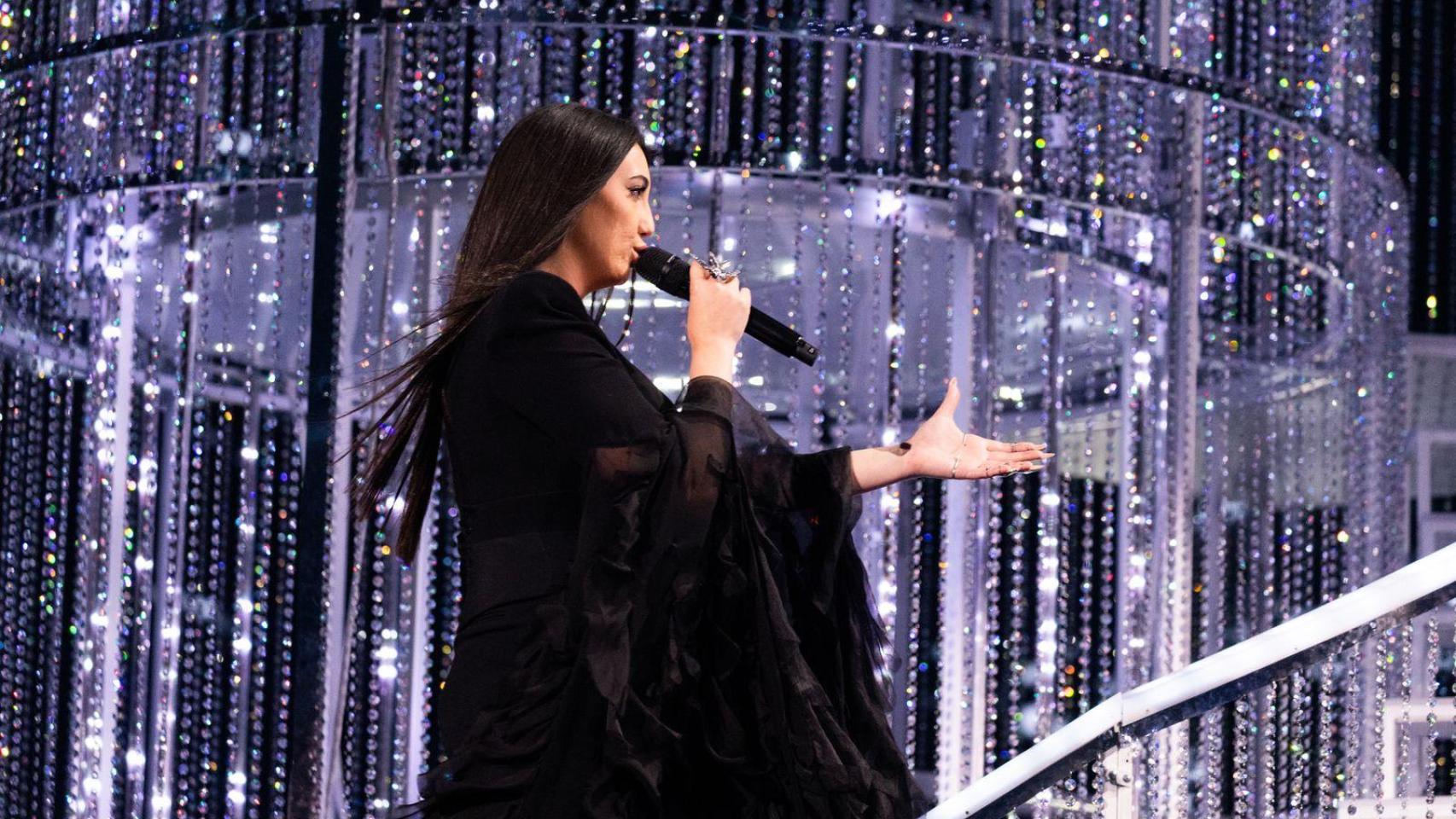Yuval Raphael durante su actuación en la final de la 69 edición del Festival de Eurovisión en el St. Jakobshalle.