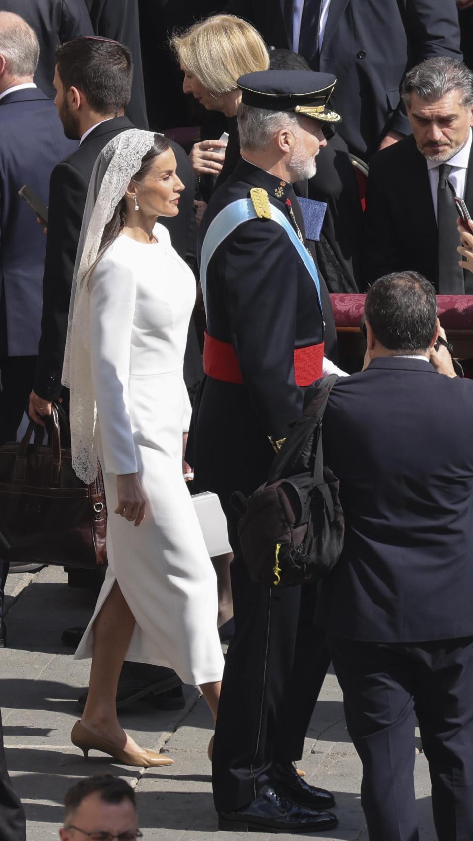La reina Letizia ha estrenado un diseño hecho a medida por la firma Redondo Brand.