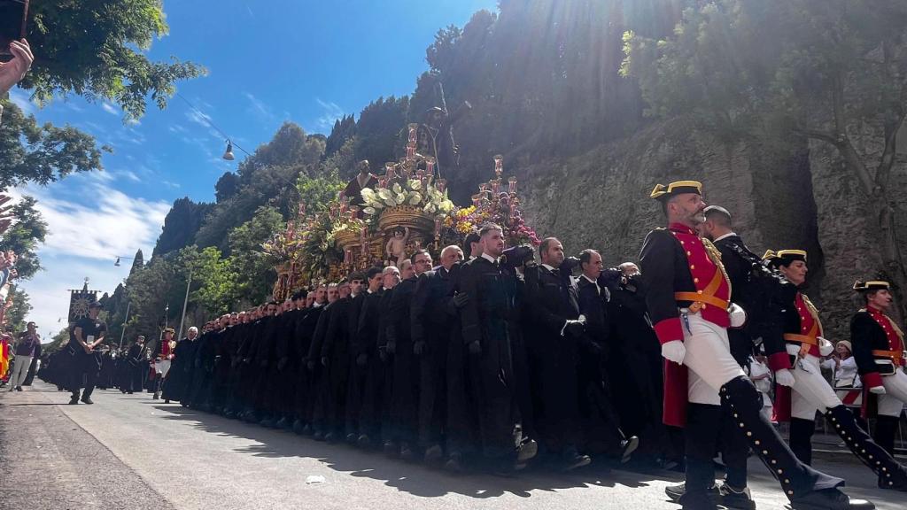 La Cofradía del Dulce Nombre de Jesús Nazareno de León participa en la Gran Procesión organizada con motivo del Jubileo de las Cofradías en Roma.