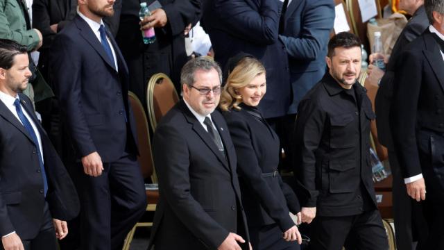 Zelenski este domingo durante la primera misa del papa León XIV.