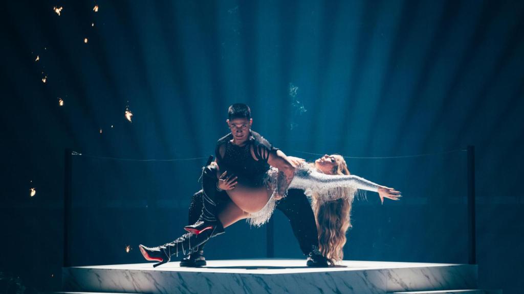 Melody durante su actuación en la final de la 69 edición del Festival de Eurovisión en el St. Jakobshalle.