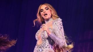 Melody durante su actuación en la final de la 69 edición del Festival de Eurovisión en el St. Jakobshalle.