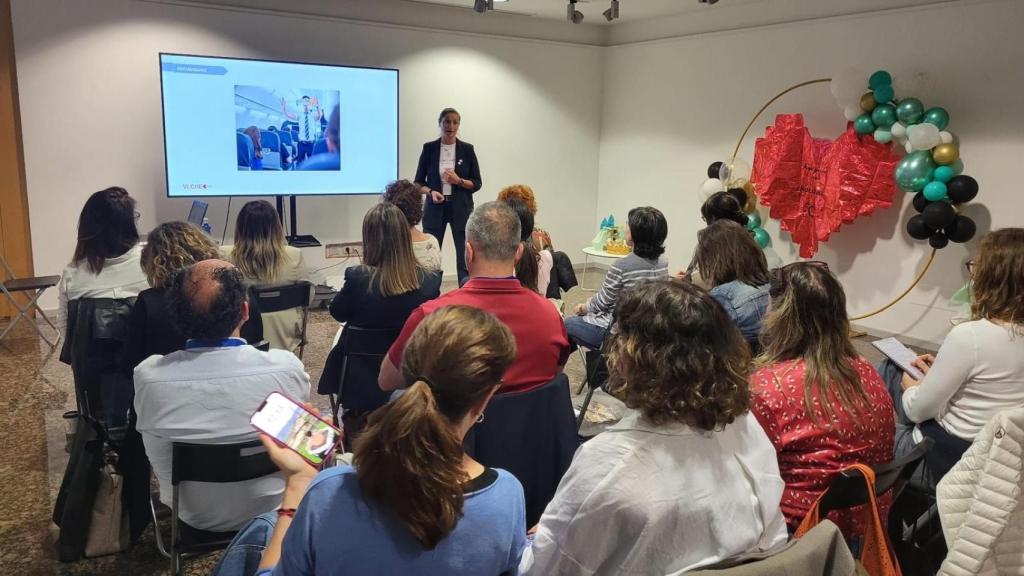 Coro Campos impartiendo un taller.