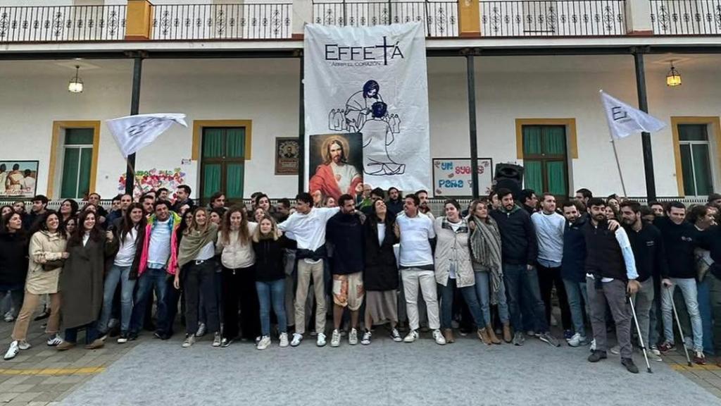 Jóvenes participando en un retiro espiritual de Effetá en Málaga.