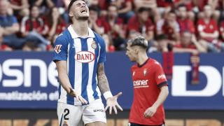 Roberto Fernández se lamenta por fallar una ocasión ante Osasuna.