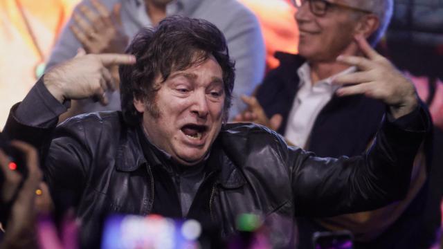 Javier Milei, presidente de Argentina, a su llegada a la sede del partido La Libertad Avanza, en Buenos Aires.