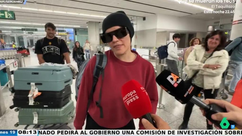 Melody, a su llegada al aeropuerto tras Eurovisión.