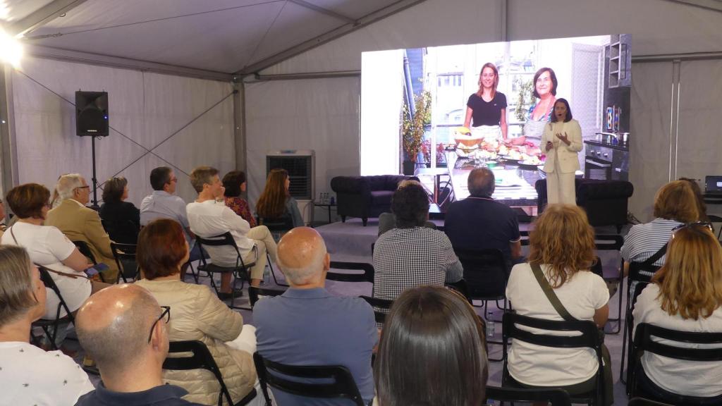 Una conferencia de la influencer conquense Susana Pérez de Webos Fritos.