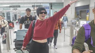 Primeras imágenes de Melody llegando a España tras su batacazo en Eurovisión