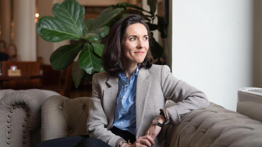 Paloma Mora se sienta a hablar con Magas.