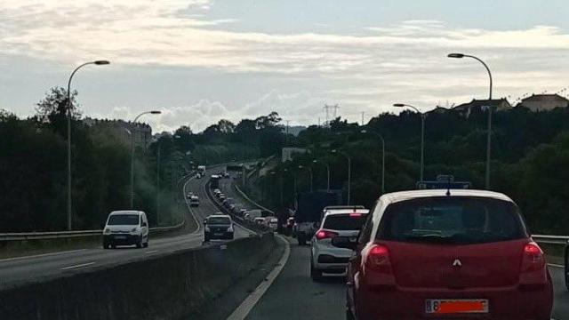 Colas que causó el percance.