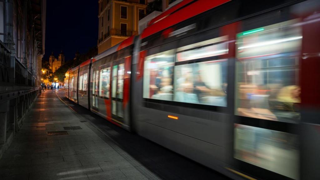 Una calle por la noche.