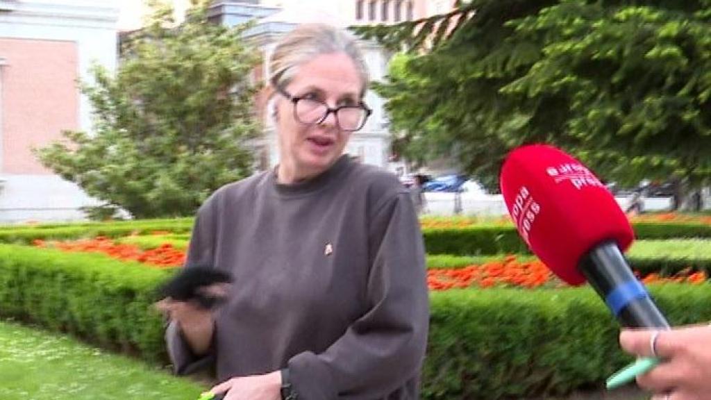 Genoveva Casanova, atendiendo a la prensa.