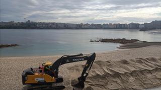 Trabajos de retirada de la duna.