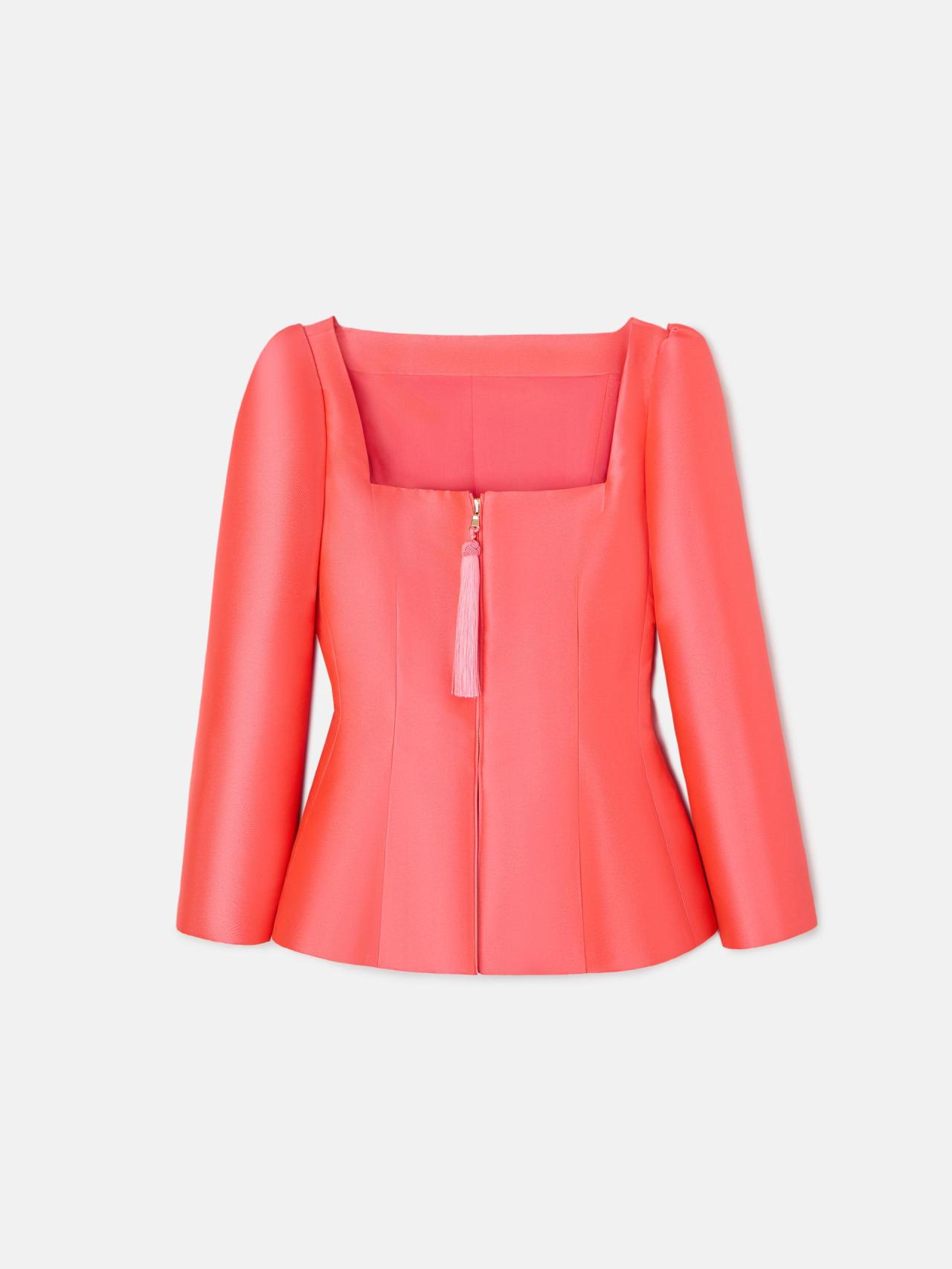 Detalle de una blusa de la colección.