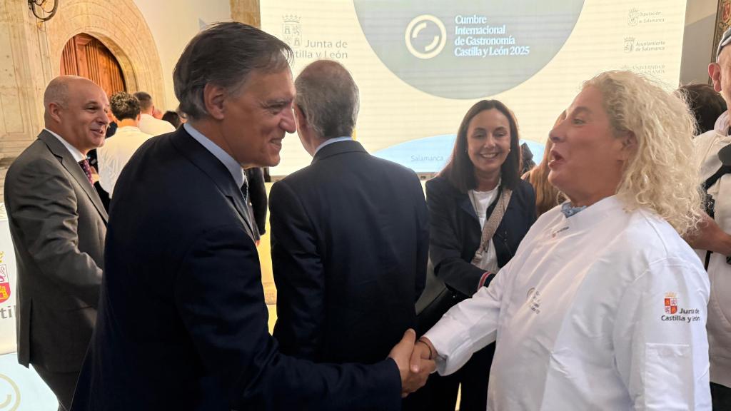 El alcalde de Salamanca saluda a Ana Roš, Hiša Franko, tres estrellas Michelin