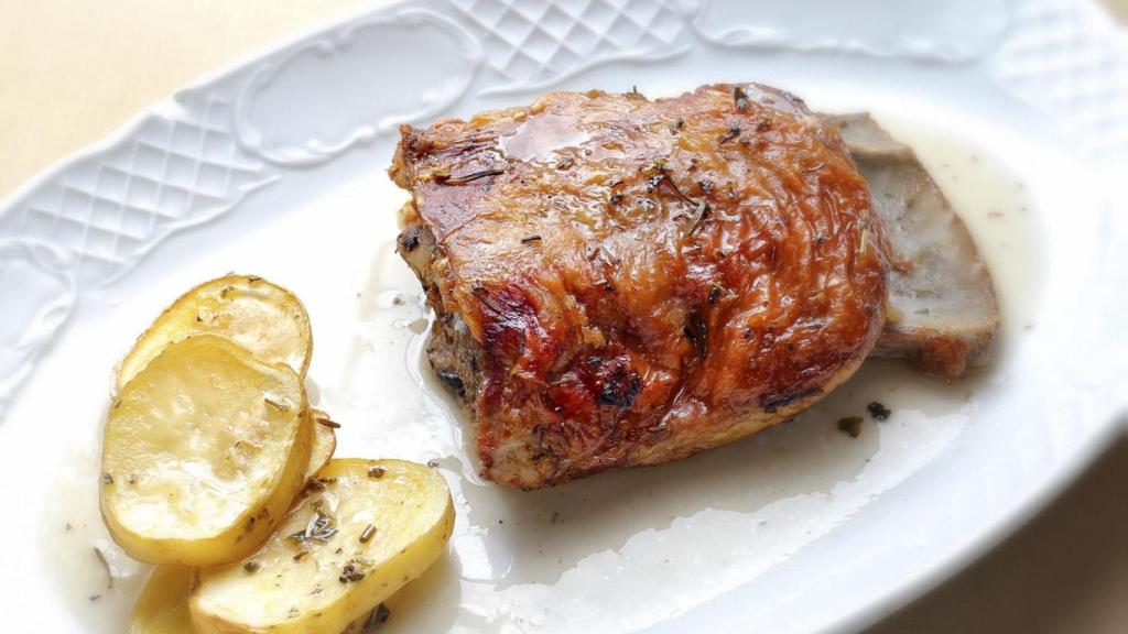 Plato de ternasco del restaurante.