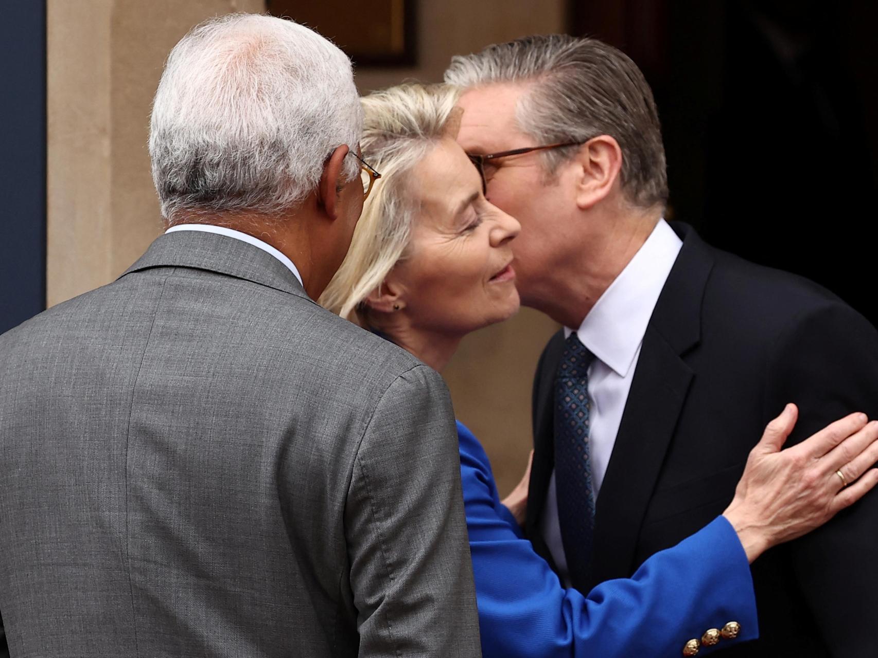 António Costa, Ursula von der Leyen y Keir Starmen, durante la cumbre de este lunes en Londres