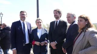 El ministro de Cultura, Ernest Urtasun y el alcalde de Talavera de la Reina, José Julián Gregorio, el pasado 23 de marzo.