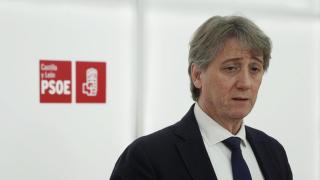 El secretario general del PSOE de Castilla y León, Carlos Martínez, durante su rueda de prensa de este lunes