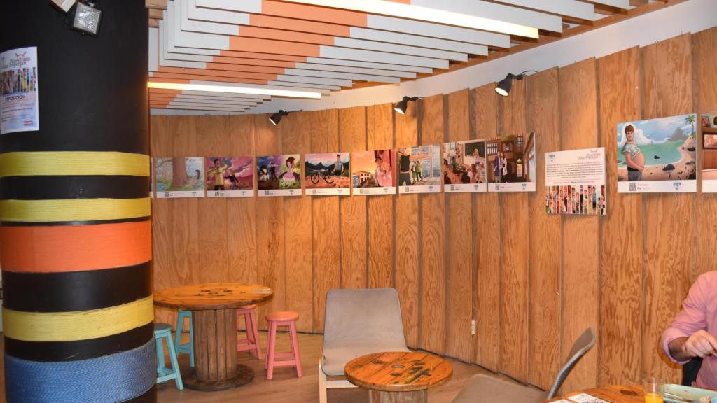Imagen de la exposición 'NuesTRANS vidas importan' en el bar Gondomatik.