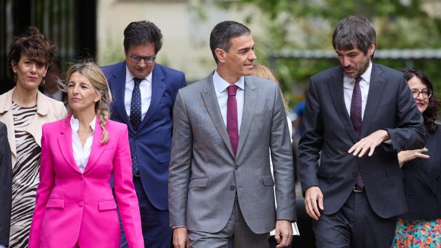 Pedro Sánchez, este lunes, junto a (de izquierda a derecha) Elma Saiz, Yolanda Díaz, Óscar López y Ernest Urtasun.