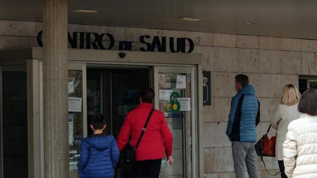 Entrada de un centro de salud en la ciudad de Toledo.