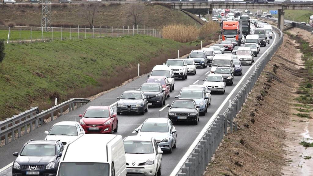 Imagen de un atasco en la A-42, carretera que une Madrid y Toledo.