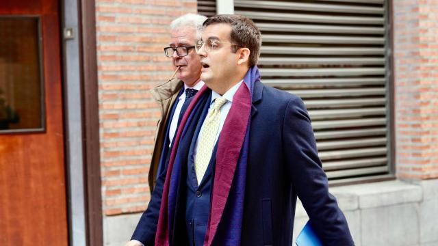 El secretario general y letrado mayor de las Cortes de Castilla y León, Marcos Herrero Martínez-Tutor, a su salida de los juzgados de Valladolid tras ser aplazado su declaración por presunto acoso laboral, en noviembre de 2024