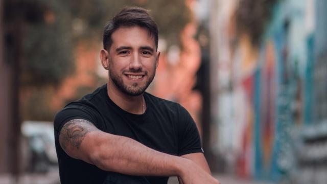 Ale Álvarez, psicólogo.