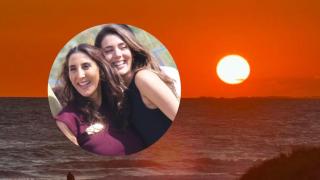 La playa de Zahara de los Atunes, Paz Padilla y Anna Ferrer.