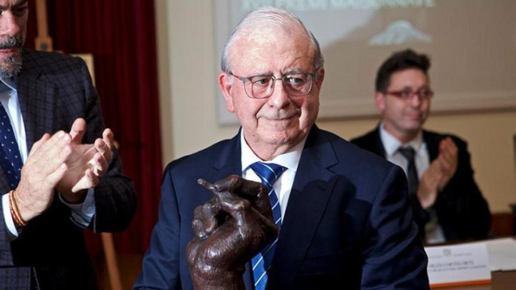 José Manuel Varó, al ganar el premio Maisonnave en 2018 con la Universidad de Alicante.