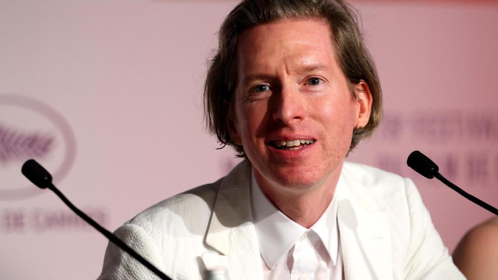 Wes Anderson en la rueda de prensa de 'La trama fenicia' en el Festival de Cannes 2025. Foto: MONICA SCHIPPER / POOL