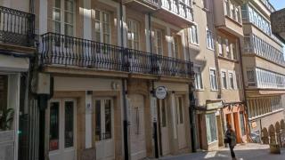 Establecimiento turístico en una calle céntrica de A Coruña.
