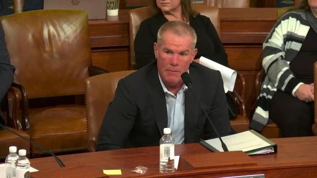 Brett Favre, durante su comparecencia