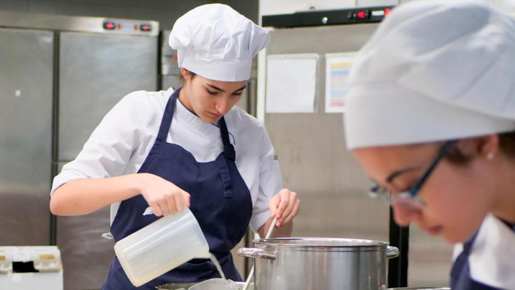La Escuela Alcazarén oferta un grado de FP de Dirección de Cocina