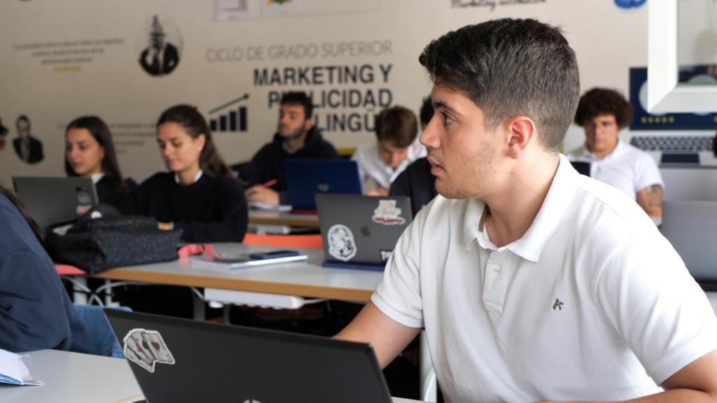 Un alumno del Ciclo Formativo de Grado Superior en Marketing y Publicidad de la Escuela Alcazarén