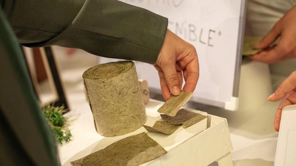 Rollo de papel sostenible.