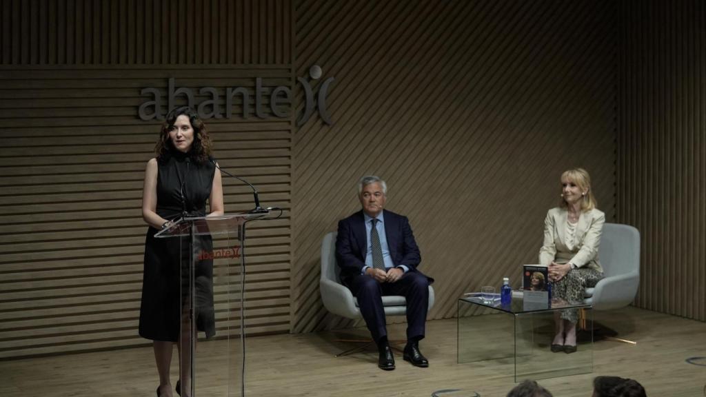 Isabel Díaz Ayuso interviene durante la presentación del libro de Esperanza Aguirre, 'Una liberal en política'.