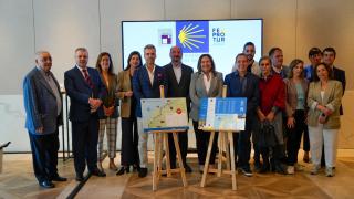 La delegada territorial de la Xunta en Vigo, Ana Ortiz, junto al director de Turismo en Galicia, Xosé Merelles, y hosteleros vigueses